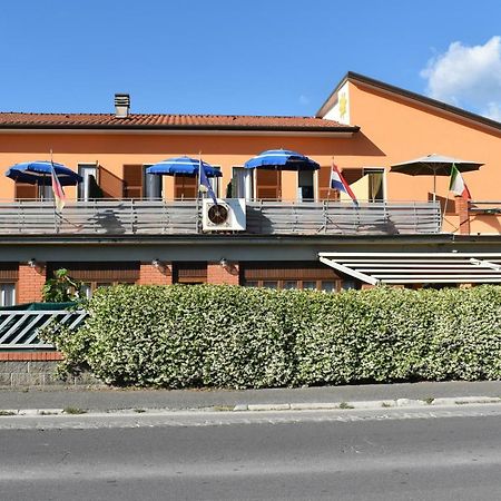 Hotel Sole Marina di Massa Exterior foto